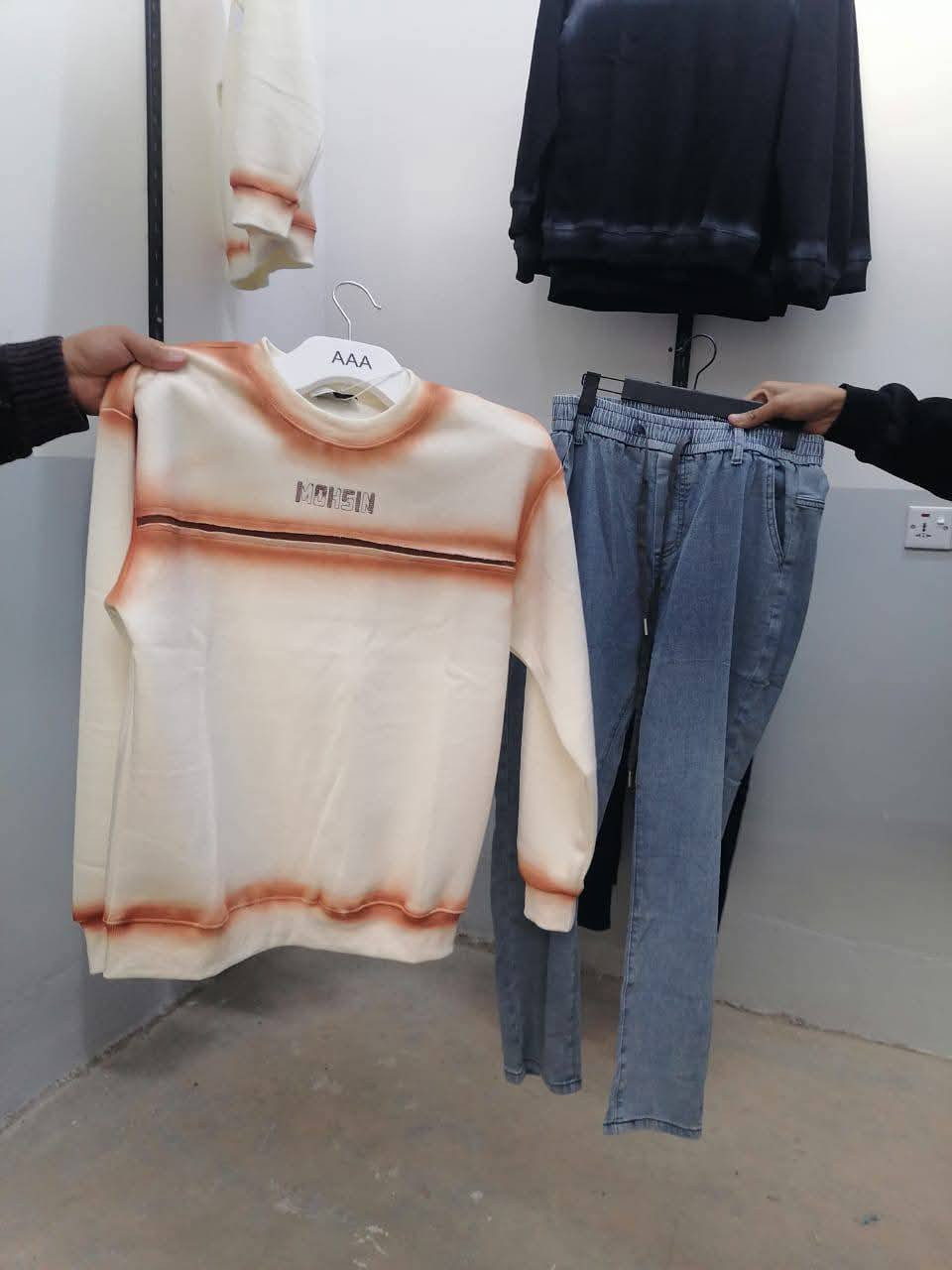 السلام عليكم
#اعلان_مدفوع_الثمن🤩🤩
بسم الله الرحمن الرحيم 
تم افتتاح محل ملابس رجالي العنوان الحويجة سوق الكبير قرب دائره الكهرباء مجمع صيانه الهواتف داخل المجمع  مقابل البورصة 
يتوفر تشيرتات ابل 15 يمي فقط 11 ويتوفر ايضن تشيرتات
اب 12 يمي فقط 8 وبناطير بوي فريند اب16يمي فقط 11
وبجايم110 بس اب 6   وحي الله الكرايب الاستفسار الاتصال علا رقم المحل (هاتف*********** )
او مراسلة الصفحه عبد الحكيم
