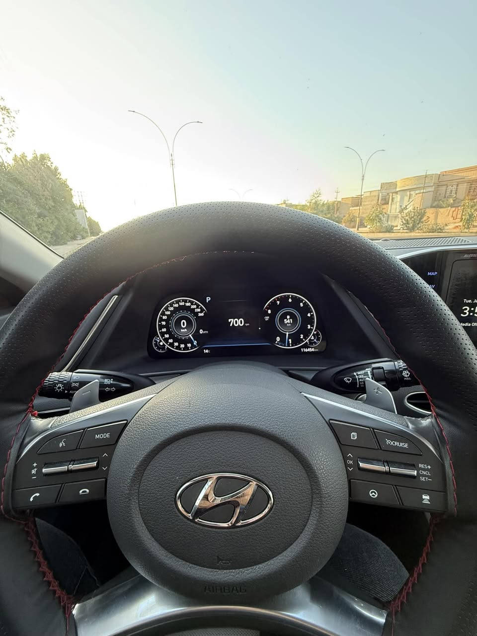 السلام عليكم ورحمة الله
‎#المركبة    : هيونداي سوناتاLIMITED2021 
الضرر : صبغ قبق الجنطه +البنيد كلير من امريكه بدون ايرباك 
‎#نكفل       : بدون ضرر شاصي 
#السعر.     :  180 ورقه مع المجال 

‎المواصفات
✅ هيونداي سوناتا LIMITED لون احمر 
✅ماشيه 116000 KM9
‎✅ محرك 1600 تيربو جارج 
‎✅ قمارة السيارة بانوراما 
‎✅ حساسات امامي وخلفي اصل 
‎✅ حساسات الاجتياز الجانبية 
‎✅ حساسات الانحراف عن المسار 
‎✅  نظام الكاميرات الاربعة برؤية 360 درجة 
‎✅ امكانية تحريك المركبة بالريموت 
‎✅ رادار امامي تفاعلي للتنبيه والبريك الذاتي 
‎✅ اشارات بالمرايا الجانبية 
‎✅ لايت زينون اصل عالي وواطئ مع حاجب LED
‎✅ بصمة باب وبصمة تشغيل وتشغيل عن بعد
‎✅ ويل كب لمتد حجم 19 مع طقم تاير بحالة ممتازة 
‎✅ غرفة السيارة جلد ابيض اصل 
‎✅ تحكم كهربائي متكامل لمقاعد المقدمة 
‎✅ المقاعد الامامية تدفئة وتبريد مقعد
‎✅ تحكم ستيرن جهتين متكامل الايعازات مع الرادار
‎✅ شفتات ستيرن للتحكم بالكير العادي
‎✅ شاشة دشبول كبيرة متكاملة الايعازات 
‎✅ تبريد المركبة قطعتين امامي وخلفي 
‎✅ شاحن موبايل وايرلس مع منافذ USB,AUX
‎✅ نكفل الشاصي والغرق
مكان السياره النجف الاشرف 
للاستفسار ***********
