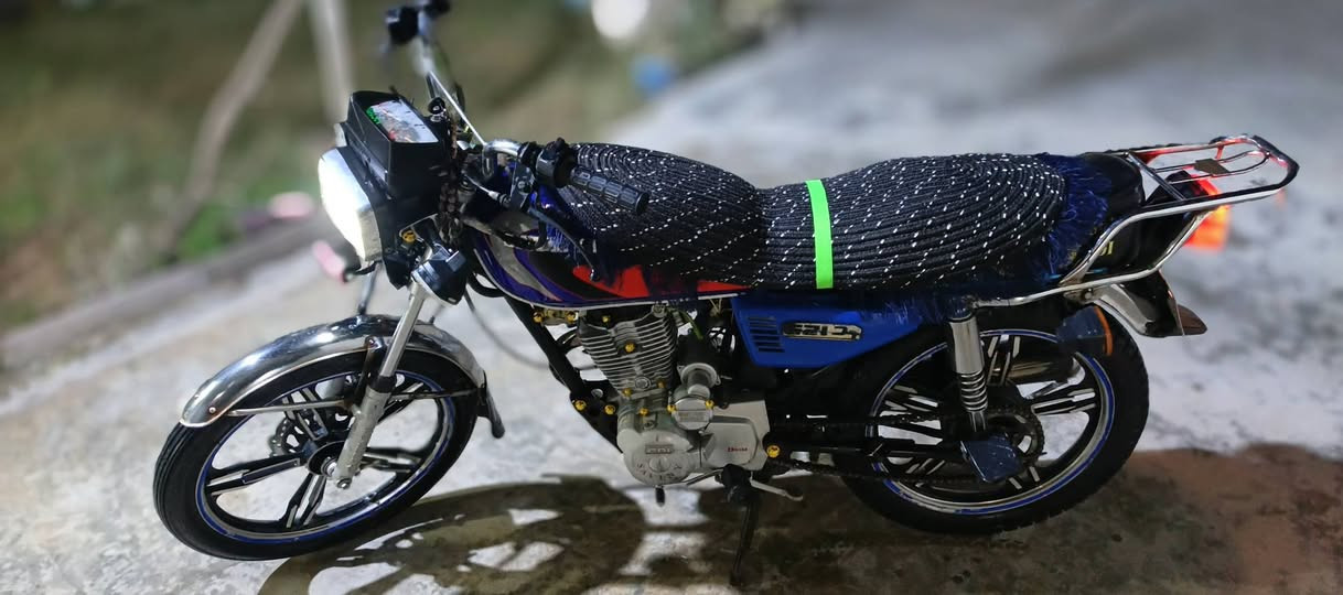 دراجه للبيع خير منالله نضبفه كدام غينك شغل وطلع مكان ديالى شهربان سيفان موديل 20سعر 425وبي مجال رقم***********
