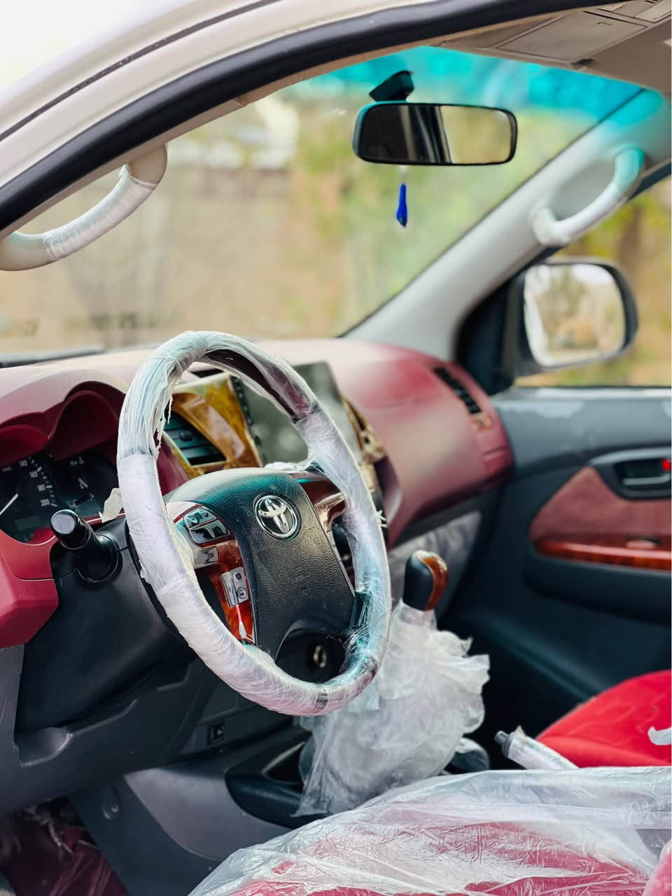 مەرزیە مۆدێل2013
سەیارەکە حیزام بۆیاغە بی ناوگرتن 
بتطل
سەنەوی نویە بەناوی خۆمانە
سەقفی هیچی پەوەنییە
مەکینەی کراوەتەوە بەلام بەشەرت
دەنگ و بوخاری نییە
غازی ئیتالی بۆ بەستراوە
سەیارکی پاکوخاوێن و توندوتۆلە
نرخ.167
ژ.م***********/ڤیبەر و وەتساپی لەسەرە
*********** كويسينجاك, أربيل
