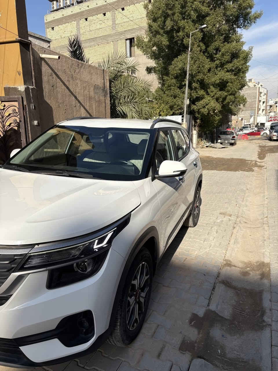 كيا سلتوس ٢٠٢١
السلام عليكم 

كيا سلتوس ٢٠٢١ خليجي بعدها بضمان الدولية

السياره بيضه ومواصفات الخليجي

بصمة ، تحكم ستيرن ، تشغيل عن بعد ، شاشة بلادي ، حساس خلفي وكامرا ، كشنات جلد ، مري شفط واشاير مري

السياره على وضع الشركة وماشيه ١٥ الف كيلو فقط

الضرر بيها شبر بالجاملغ الخلفي عالبارد وبيها رصعات ثنين بالباب خلف السايق وكلشي واضح بالصور

مكان السياره بغداد الاعظمية
للتواصل ***********
السعر ١٦٨ ورقة وبسها مجال بسيط
