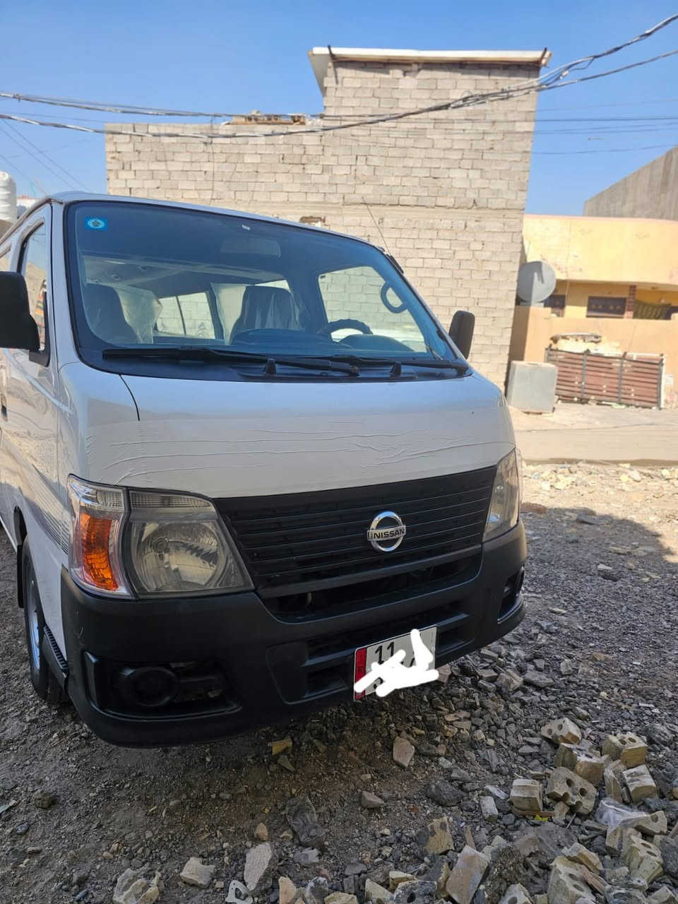 السلام عليكم نيسان 2010 سياره نضيفه ميكانيك كله جديد مكينه لاتنقيص ولا تبخير مدوشمه السياره درع خلفي رقم بغداد انكليزي بسمي مكاني السياره بغداد لاستفسار اتصال *********** وشوف الفيديو وخابرني
