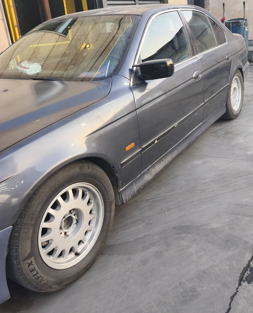 السلام عليكم
BMW E39
موديل ١٩٩٩
حجم ٥٢٨
كير محرك تبريد كهرائيات كلها تمام
شادلها بصمة وتشغيل عن بعد
دواخل نظيفة
تحتاج صدر وصبغ بس
سعرها ٧٠ ورقة رقم بغداد ومكانها بغداد


**إذا كنت صاحب هذا الإعلان وتريد حذفه لأي سبب، رجاءا أرسل رسالة إلى الدعم الفني**