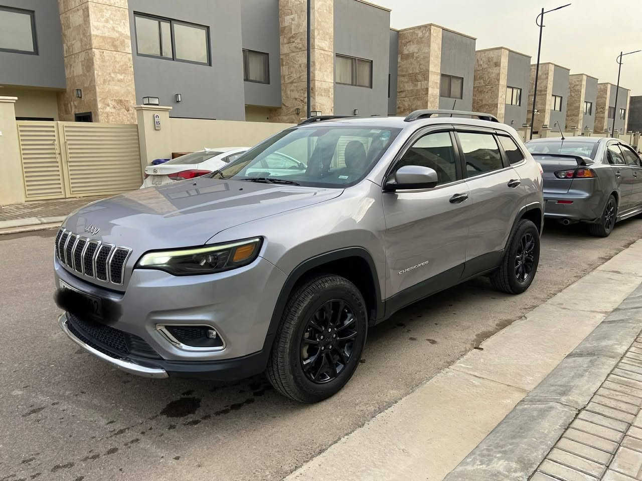 السلام عليكم
جيب بزون موديل 2019 محرك 4 سلندر 2400 سي سي كير 9 نمر zf مواصفات لاتتيود بلس و بصمة تشغيل وتشغيل عن بعد مقاعد جلد شاشة وسط كرسي كهرباء تحكم ستيرن جهتين كروس سرعة وتحكم صوت واندرويد وكار بلي لايت زينون مع ليد نهاري السيارة عليها ادامة كاملة ومتعوب عليها سيارة مابيها اي نقص صدر امامي جديد تخم تاير جديد باتري جديد نوزلات وكالة جدد دسكات جديدة .
السيارة ماشي 83 الف ميل ورقم اربيل باسمي تحويل فقط. 
حادثها سطحي صفحة الراكب جاملغ وبابين وبدون ايرباك السيارة بدون اي ايرباك كلها سليمة حادث سطحي وصور الحادث موجودة ..بجم كبس بلادي 
السعر 133 ورقة 
موجودة في بغداد
رقم الشاصي 1C4PJMLB5KD194682
***********
