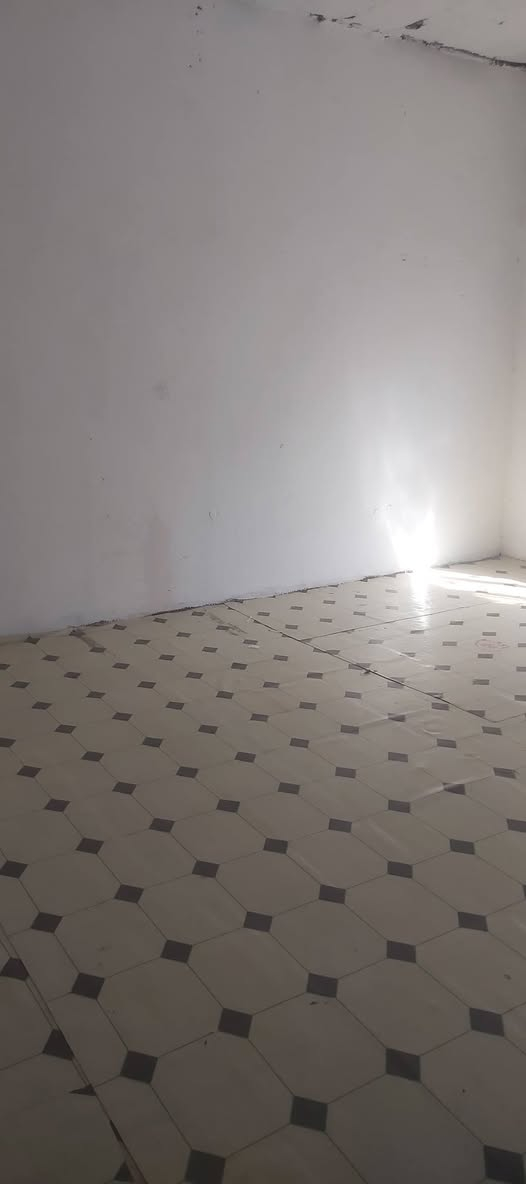 شقه طابق اول للايجار ٣غرف وصاله ومشتملات نواب الظباط ***********
