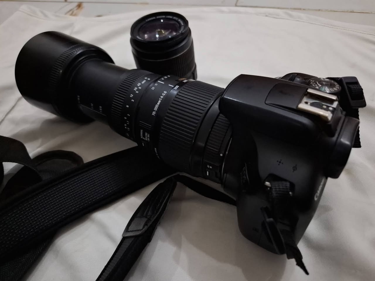 كانون  2000D
مع كامل ملحقاته 

جنطه 

ستاند 170 سم 

زوم رياضي 300_70 

رام 30 گيگا

سعر خاص 

واتساب  ***********
