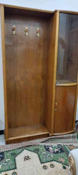 غرفة للبيع خشب صاج الديوانية
كما هي موجودة بالصور 👇

السعر 800 ألف وبيه مجال 

 رقم بي واتس اب ***********
