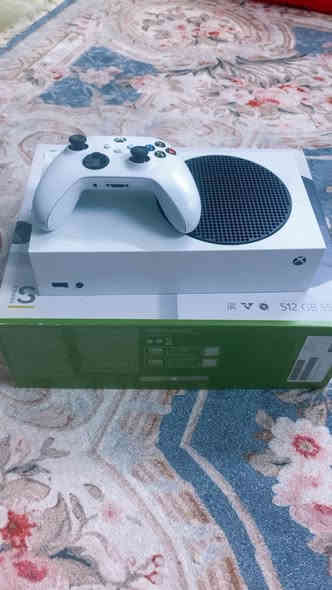 سلام عليكم 
اكس بوكس سيرس اس 
للبيع 
ذاكره نص تيرا 
جهاز نضيف كلش 
استخدام قليل 
كامل ملحقات 
سعره 325 وبي مجال بسيط 
مكان كراده 
***********
