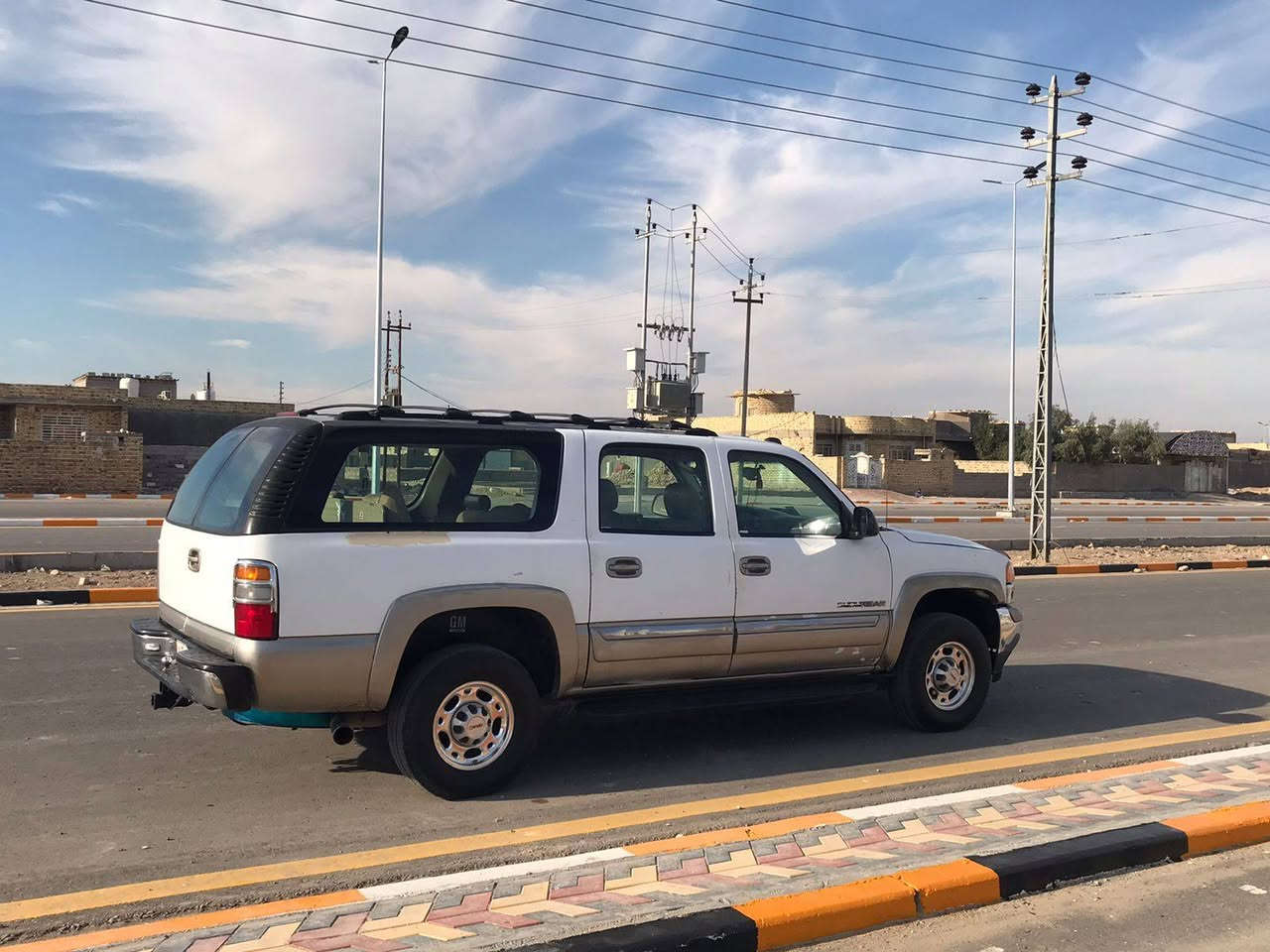 السلام عليكم جمسي  فحل 2003 سيارة جديدة وجاهزة محرك 8100 كير 1000 تخم تاير تلوب ياباني تبريد ثلج حدادية حلوة غرفة حلوة رقم بغداد سنوية منتهية 2022 أجرة
السيارة بيع او مراوس حسب القناعه متواجد على الخاص   رقم الهاتف ***********       ***********
