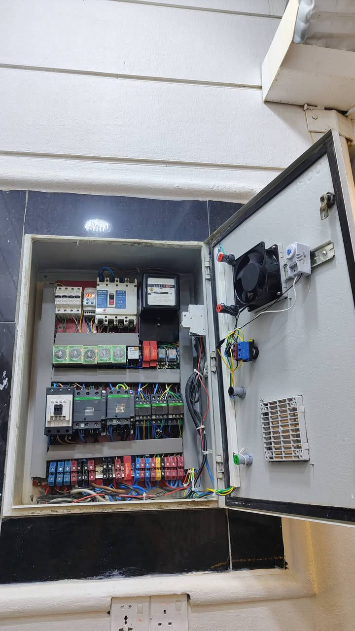 مستعدون لتقديم أفضل الخدمات الكهربائية لمنزلك! ✨ نقوم بتركيب لوحات ATS منزلية، بوردات للغطاسات، ولوحات تحكم للمصانع 🛠️. كما نقدم تأسيس كهرباء متكامل للمنازل 🏠. #كهرباء #خدمات_منزلية #حلول_كهربائية
الاستفسار الاتصال (***********
