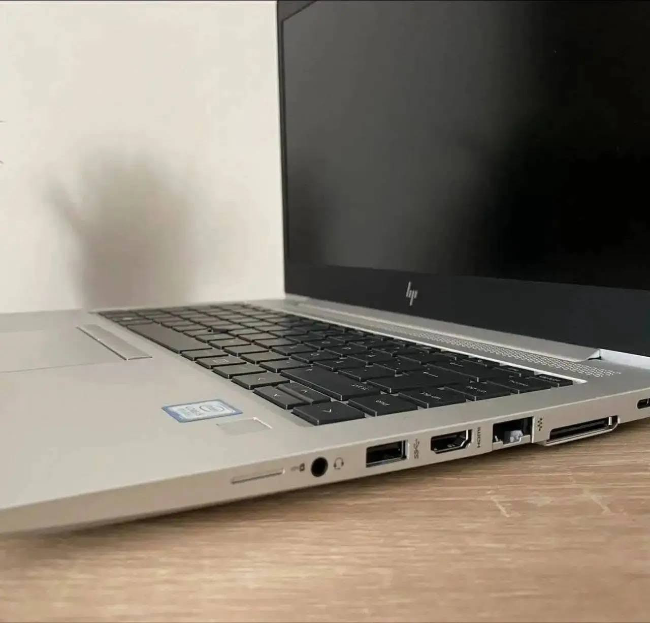 لابتوب hp Elitebook الشكل الحديث هيكل المنيوم الجيل الثامن للبيع 
الحاسبه سوبر سلم وهيكل معدني انيق جدا 
الجيل الثامن
المعالج core i5 الجيل الثامن
رام 8 كيكا DDR4
هارد 256 كيكا SSD
كرت الشاشه Intel Uhd 630 حجم 4 كيكا
الشاشه حجم 14 انج ضد التوهج 
باتري ليثيوم 6 خلايا  شحن سريع 65 واط والباطرية ممتازة
كامره دقة hd
 منفذ تايب سي و رام  وhdmi وباقي المنافذ   الحاسبه كلش نضيفه وحلوه
السعر 325 الف


**إذا كنت صاحب هذا الإعلان وتريد حذفه لأي سبب، رجاءا أرسل رسالة إلى الدعم الفني**