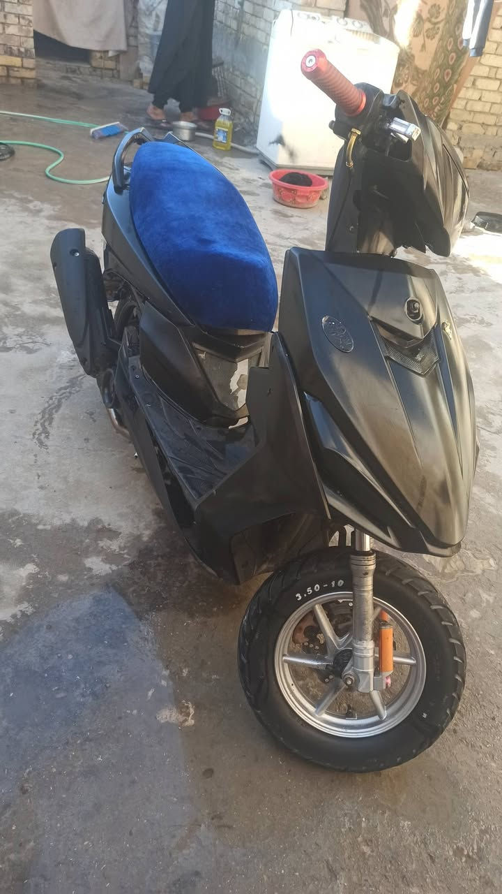 شلونكم FS ياباني 
مكينه مال ماكس عدله 
الدراجه كلشي ماعوزه اركع هندر وطلع وين مايعجبك 
المكينه مفتوحه 
مكاني الشافعيه  
الدراجه احلا من بصوره

السعر 250  وبيه مجال  متوازي على بيعته 
***********
