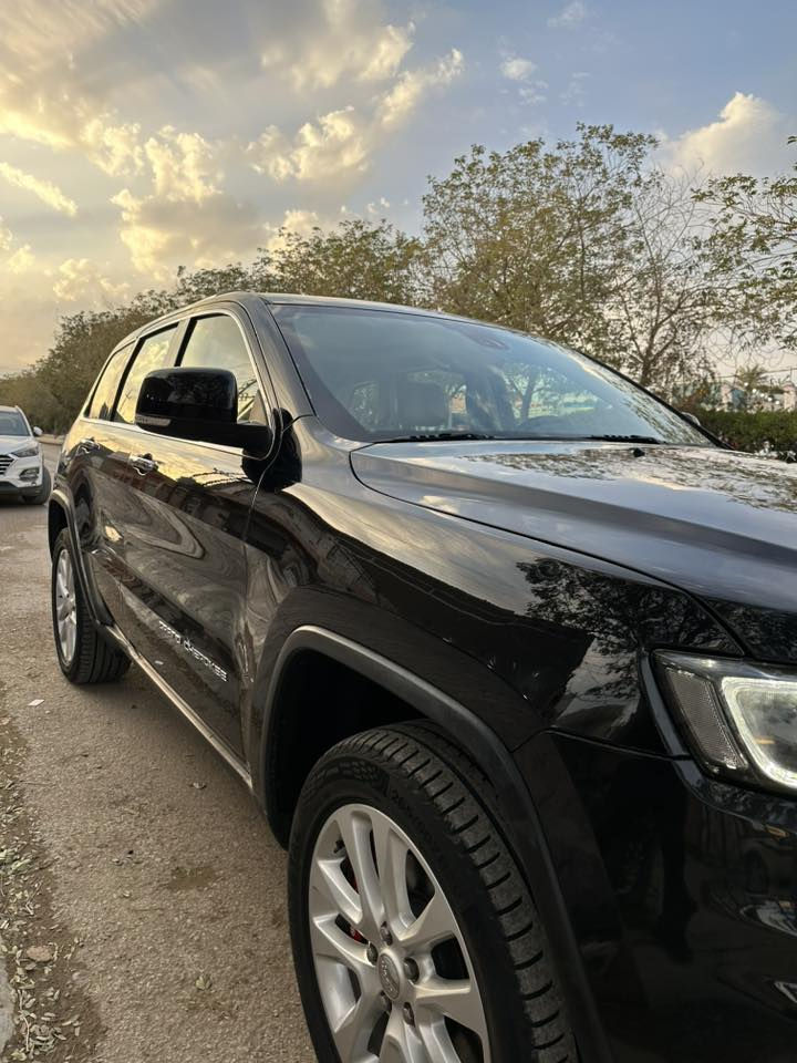 السلام عليكم للبيع جيب موديل 2017 خليجي السيارة فول مواصفات لمتدد
فول مواصفات لمتدد 

جكات تصعد وتنزل 

كشنات كهرباء 

كشنات جلد 

كشنات تدفئه + تبريد 

كشن ذاكرة 

ستيرن كهرباء + هيتر 

اطفاء ذاتي 

تحكمات ستيرن + شفتات 

شاشة كبيرة + كامرة دوارة 

نقطه عمياء 

سقف بنوراما 

12 سماعه 

صندوك كهرباء 

اشاير بالمري + كهرباء 

حساسات امامي خلفي 

فور ويل

ماشية 120 الف حقيقي 

قطعتين تبريد 

السعر 235 وبيها مجال 

تخم تاير جديد 

تخم دسكات 

رقم بغداد تحويل ثاني يوم 

سنوية جديدة 

مكينه كير كفاله عامه 

السيارة كفاله عامه ماعدة البنيد مرشوش اثر اضروك مالطير السونار مرفق مع الصور 

مكان السيارة ديالى المقدادية 

***********
