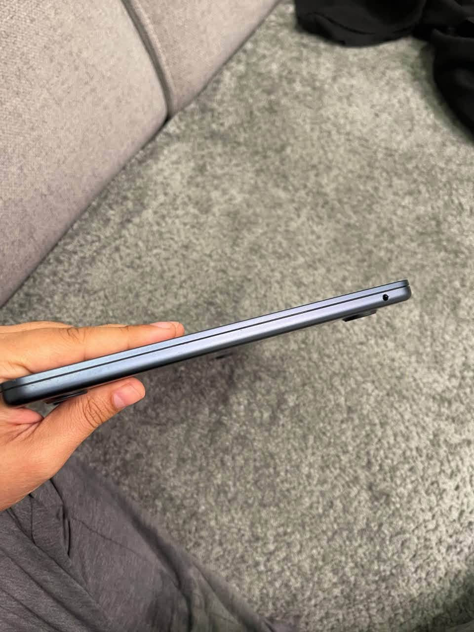 Apple MacBook Air 13-inch
💻 الموديل: Apple MacBook Air 13-inch
⚡ المعالج: M4
🧠 الرام: 16GB
💾 السعة: 512GB SSD

🔋 البطارية: 97%
🔄 عدد دورات الشحن: 132

📦 المحتويات:
• كيبل شحن فقط (MagSafe 3)
❌ بدون رأس شاحن

🔌 يعمل على أي شاحن يدعم الشحن السريع بجهد 19 فولت (مثل شاومي أو غيره، المهم مكتوب 19V على الشاحن).

💰 السعر: 1000$ دولار
📞 الهاتف: ***********

نظافة الجهاز 100/100 ويعمل بكفاءة عالية، البيع للجادين فقط
