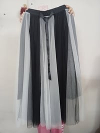 تنورة • تور أبيض • تور أسود