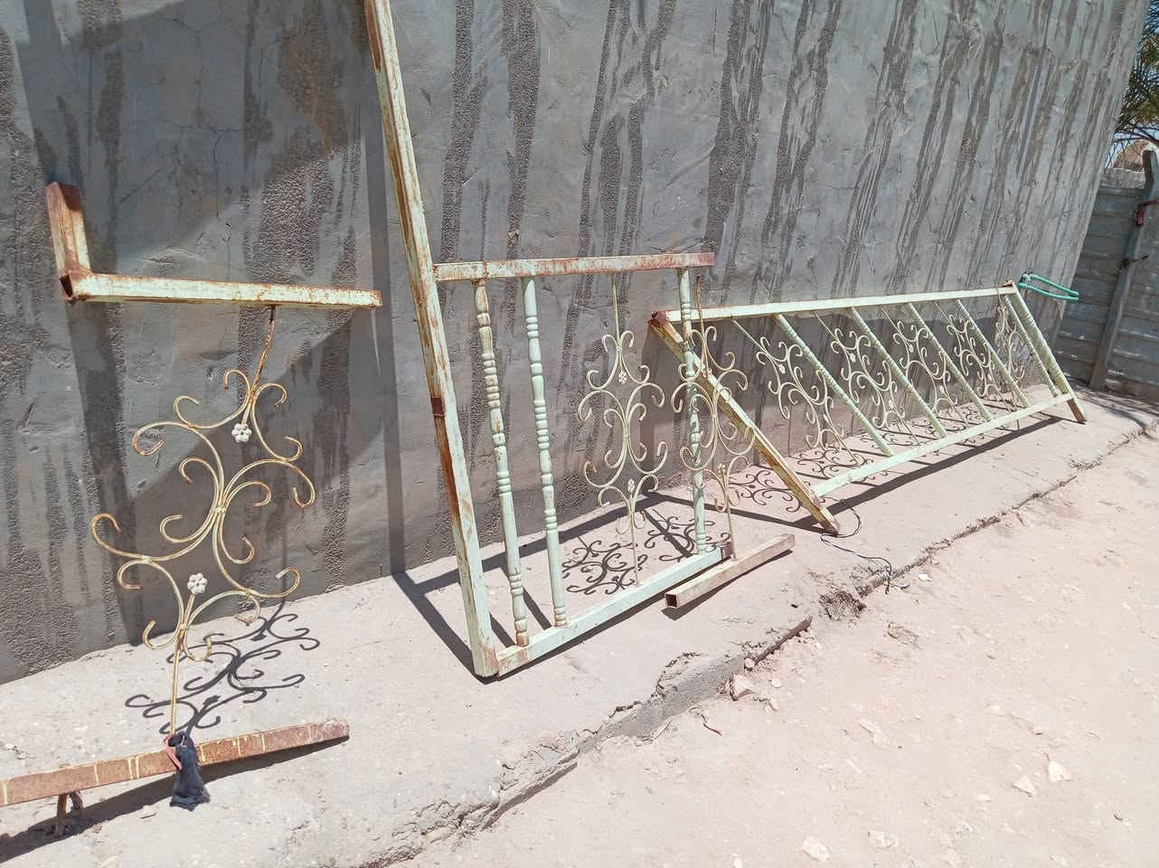 محجر للبيع 3متر ونص وهاي إلي وياه فوك المتر سعره 30 ***********
