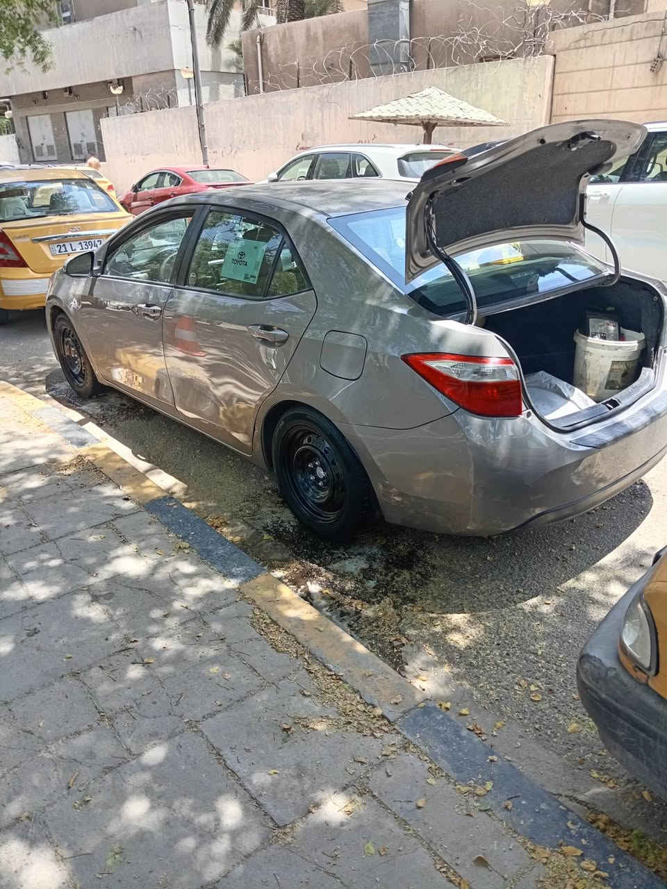 السلام عليكم للبيع او مراوس بكورلا ٢٠ ٢١ شمالي فقط كورلا ٢٠١٦ وارد أمريكي بيها بنيد بمريكا وباب خلفي بالعراق فقط بدون دواخل بدون ضربة الباقي مكفول محرك كير تبريد صدر مكفوولات محرك ١٨٠٠ رقم سليمانية جديد سنوية ورقم جدد تحويل او وكالة ثاني يوم للأستفسار اتصل على الرقم*********** او *********** هذا بي واتساب فقط *********** مكاني بغداد الدورة معروضة ١٢٢ وبيها مجال بسيط
