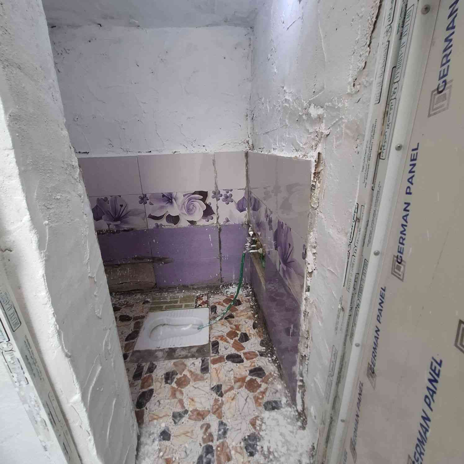 السلام عليكم...بيت طابقين للبيع  قرب الصيدلية النموذجية ومقابل الاعدادية المركزية للبنين ، مساحة الدار ٩٦م ، دولان ، سعر البيت ٧٥
