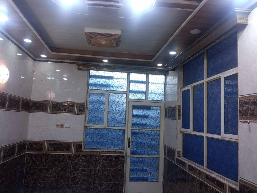بيت 100م طابقين للايجار في حي الجامعه ..
 يحتوي على ثلاث غرف سويت واستقبال وصاله ومطبخ وصحيات  .. البيت جاهز من كلشي .. 
مطلوب عائلة صغيرة 
*********** النجف, العراق
