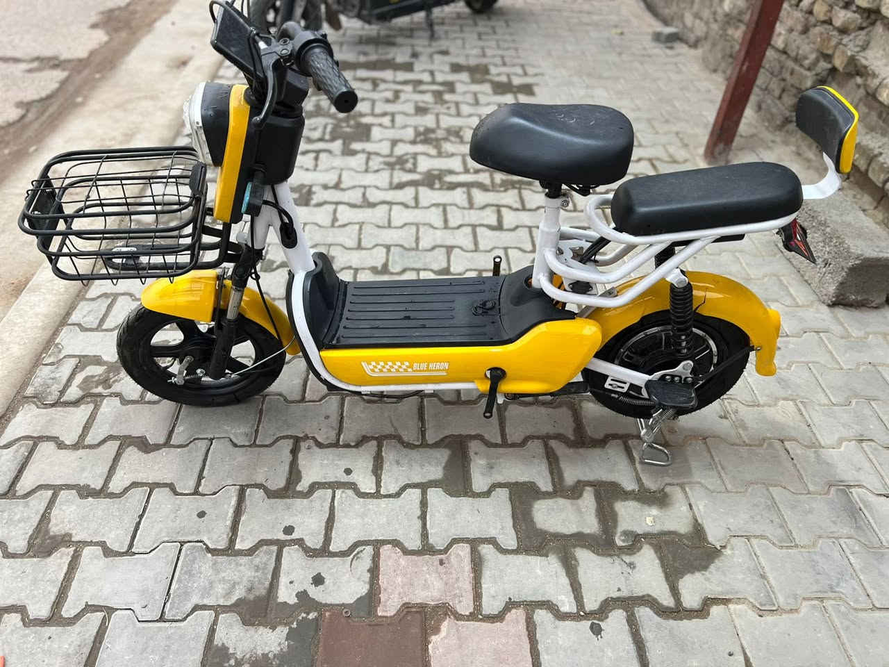 سلام عليكم شباب دراجه شحن البيع  زيرو زيرو صفر كيلو متر وصل شراء موجود اليوم اخذتها  دراجه ع فحص كامله مكمله مواصفات. بيها تخبل 

الموديل 2026
الحجم 14
بطاريات 4 
السرع 1.2.3
دراجه ولا مره مشحونه زيرو 
اشاير رباعيه 
شاشه تاب تعرض الك كل عطل يصير بل دراجه 
سله اماميه 
تشغيل عن بعد 
جهاز انذار السرقه 
بصمات 2
سويجات 2
كل غراضها وياها بعدني مشادهن
اي استفسار تصالً 

***********

مكاني بغداد
