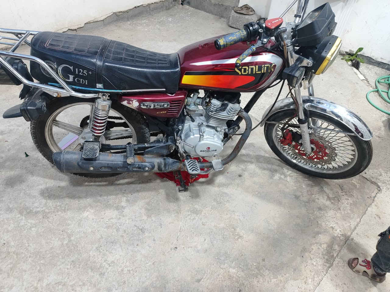 السلام عليكم
دراجه معمره   البيع تايكر  24 نضيفه 
مكينه ولا صوت 
صالنصه كاتم  كلها شغاله  

بعقوبه  ***********
