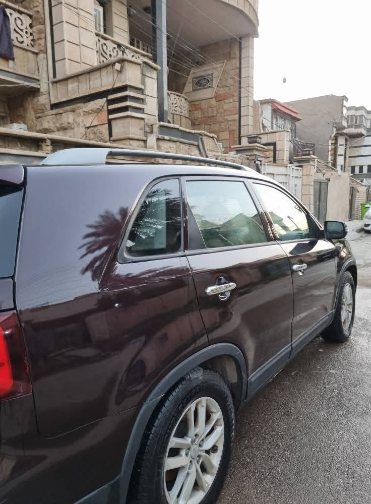 السلام عليكم
سورنتو موديل 2014 وارد امريكي 
السيارة محرك 4 سلندر نظيف مامفتوح ماشية 109 الف 
السيارة 7 راكب رقم وسنوية جديدات رقمها ومكانها بغداد 
حادث السيارة مال امريكا دعامية وحاف البنيد بدون شواصي ولا شي وبيها صبغ عام للجمالية بابين جهة عكس السايق امبدلات حادث بالعراق والباقي سليم للجمالية السعر المطلوب 130 ورقة وبيها مجال للشراي للتواصل فقط على هذا الرقم ***********
