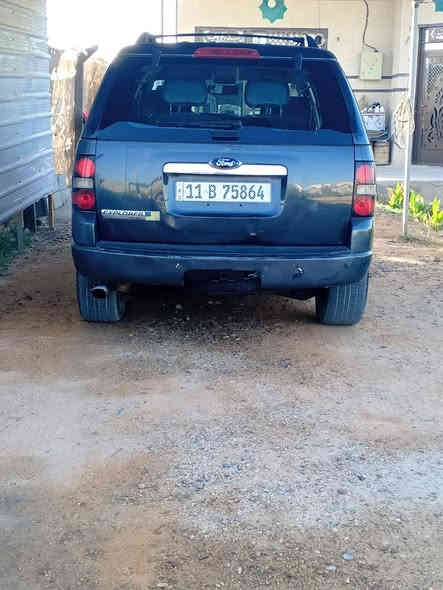 السلام عليكم
يالله فورد اكسبلور موديل 2010
سياره مكفوله صبغ حزام تخم تاير لون ازرق غير محدد 
6سلندر محرك 4000 رقم بغداد الانكليزي هزيه قبل شهر  جديده سنويه الغايه 29 سعر 105 وبيها مجال العنوان بغداد البياع سويب 
رقم الهاتف ***********
