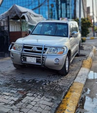 للبيع  او مراوس بأحدث وانطي فرق باجيرو 2006  محرك 3000 6 سلندر كير مكي...