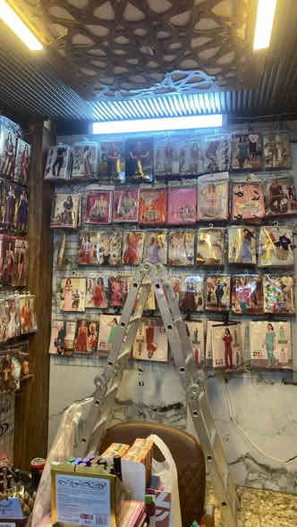 سلام عليكم محل للبيع اغراضه كله ماركه واصليه سيتات نوم وملابس داخليه ومكياح وستاندات وعارضات مال ملابس ودشاديش كامل من كلشي مكان الغدير ساحه ميسلون لحد يسال عل سعر تعال وشوف وهذه الرقم الي يحب يتصل عليه ابو محمد ***********
