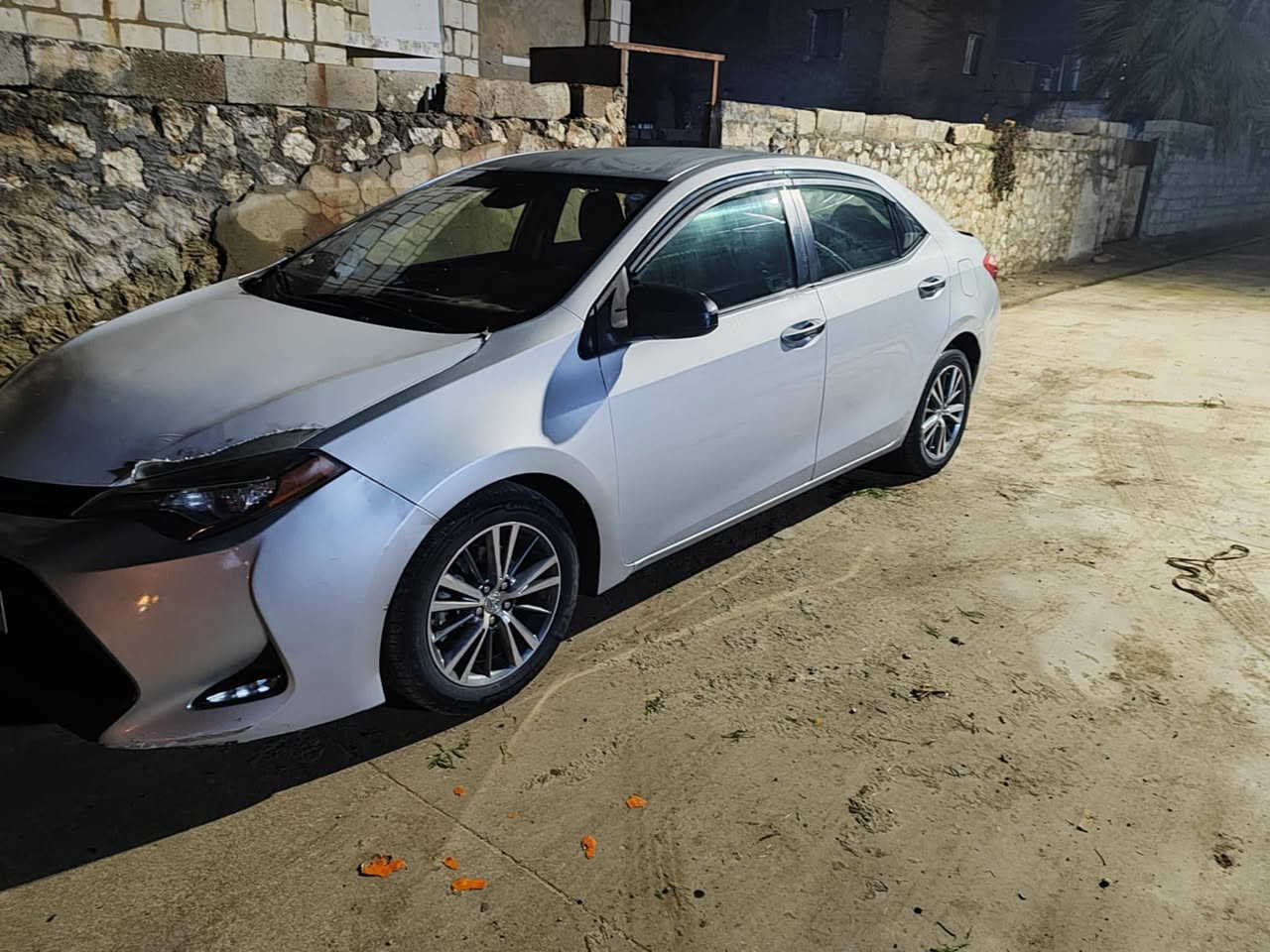 سلام عليكم كورلا لبيع موديل 2018 ايل اي سياره نضيفه حلووه بيها قطعتين فقط جاملغ وبونيد بدون دواخل شرط سياره نضيفه حلووه مكاني كركوك رقم صاحبها *********** خابر صاحب سياره
