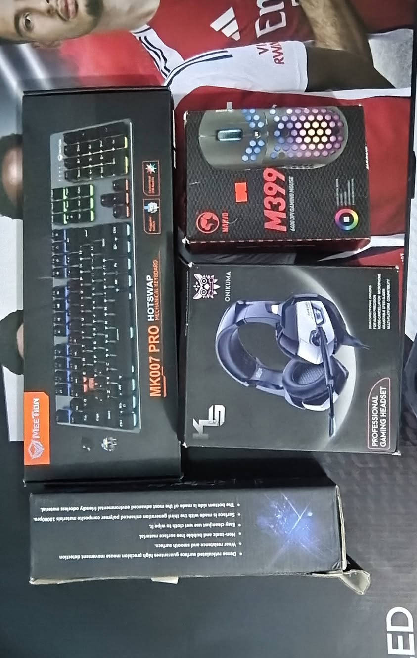 سلام عليكم  
ماوس وكيبورد وسماعات وماوس باد كلهم جدد ب50قفل توصيل موجود


**إذا كنت صاحب هذا الإعلان وتريد حذفه لأي سبب، رجاءا أرسل رسالة إلى الدعم الفني**