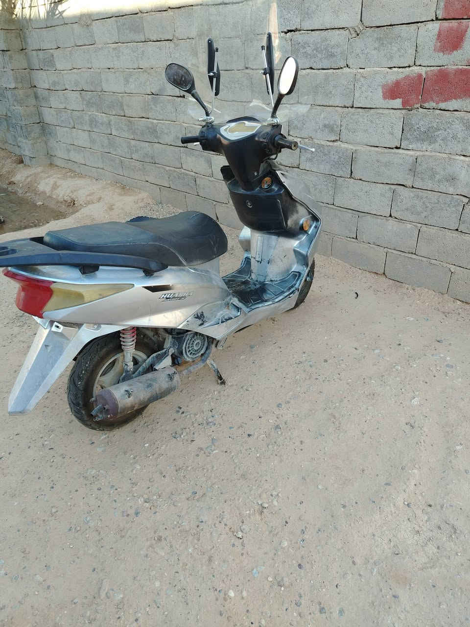 للبيع السعر 400 وبيه مجال المكان هيت ناحيت الفرات ***********
