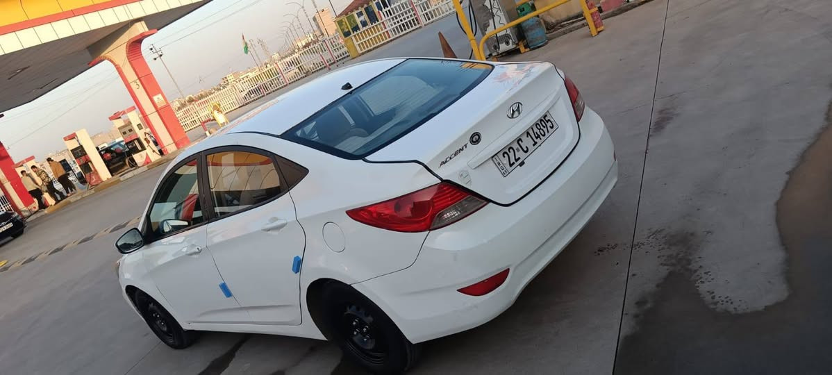 اكسنت 2017 اتوماتيك خليجي 
محرك دوش وغير مفتوح
( ترهم اقساط ومراوسه حسب الاتفاق)
كير ومحرك وتبريد بشرط
145046 كم قابل للزيادة وبيها ايكو
بيها قطعتين صبغ بدون دواخل
وبيها حالوب بالسقف
رقم وسنويه وهزه جدد إلي 2031
وكاله وتحويل ثاني يوم
سعرها 82 $ ومجال عنوان بردرش 
*********** -- *********** زاخو, دهوك
