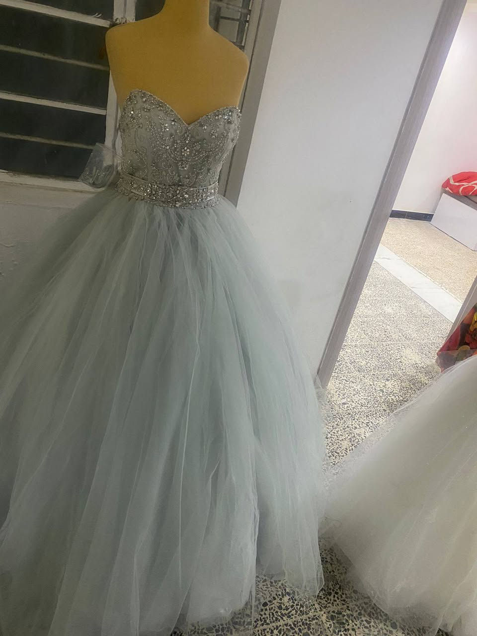 عندي بدلات اعراس جدد بس مخزونات ينرادلهن غسل وكوي العدد 250 بدلة اذا شلع على 50 الف القطعة 

***********
***********
