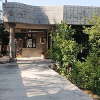 بيت للبيع في قرية طالب العلي مساحة 700 واجهة 10 بي 5 غرف نوم خدمات ستق...