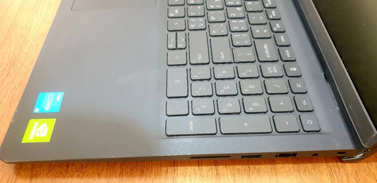 Dell vostro 3510 
Core i5 الجيل 11
Ram 8G ddr4 
Hard  120 m.2 + 1T HDD
VGA 2G geforce + share 4G intel 
Screen 15.6


**إذا كنت صاحب هذا الإعلان وتريد حذفه لأي سبب، رجاءا أرسل رسالة إلى الدعم الفني**