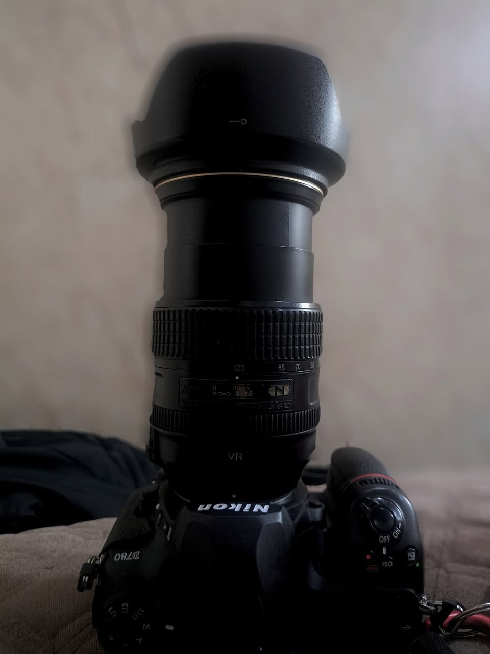 (للبيع او مراوس مع سوني A7iii او r7iii مع عدسه 85mm ) نيكون D780 تحتوي الكامره على ميزة الفيديو البطيئ وتصوير 4k  مع عدسه 24/120 / f.4 نانو كريستال مع ملحقات كامله كارتون وحزام وشاحنه اصليه وبطاريه اصليه مع كيبل نقل صور تايب سي مع جيلاتين احمر الكامره استعمال قليل ( السعر مليونين وبيها مجال بسيط ) مكاني النجف الاشرف للاستفسار ***********
