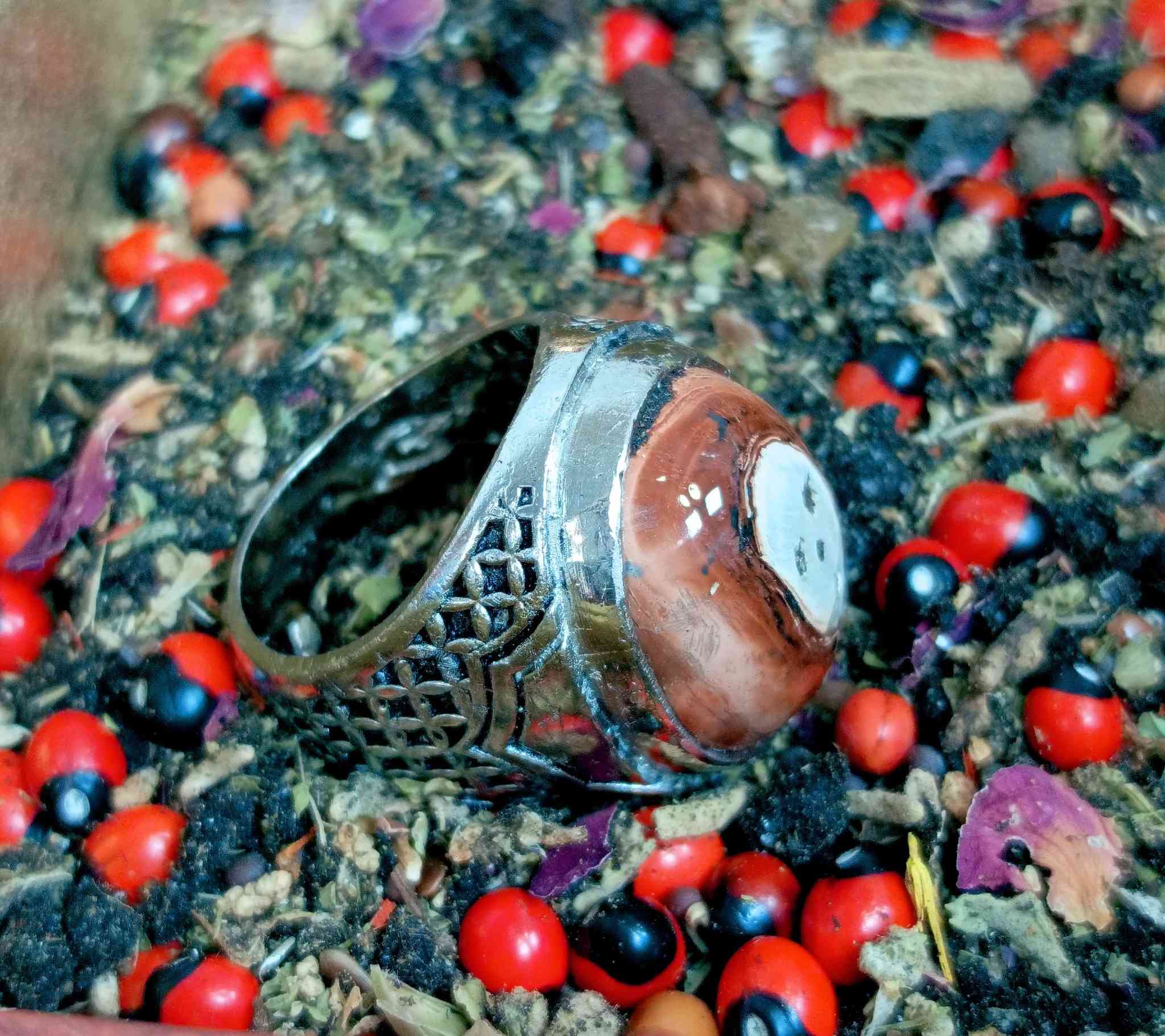 تحفه داودي أحمر فرعوني كلش قديم ،،،مصور تصويرين واضحات تاخذ وترحملي قطعه ميكررهه لتاريخ تصطر صطر شغله
(،،،جوكر عام،،) بكل التصاريف مجرب 💥 مال مزامط مرعب توكيل عام. طاقه وروحانية فول الفول لوتجني لولتلبس بعد 
منجم 14ليله كامل مكمل ،،مكات بغداد يوجد توصيل جميع محافظات العراق ،،ولي يحب يجي ويشرفني علراس ،،،وسعره خاص رجآ رجآن

وماكومراوس رجآ ،،،،،،***********
