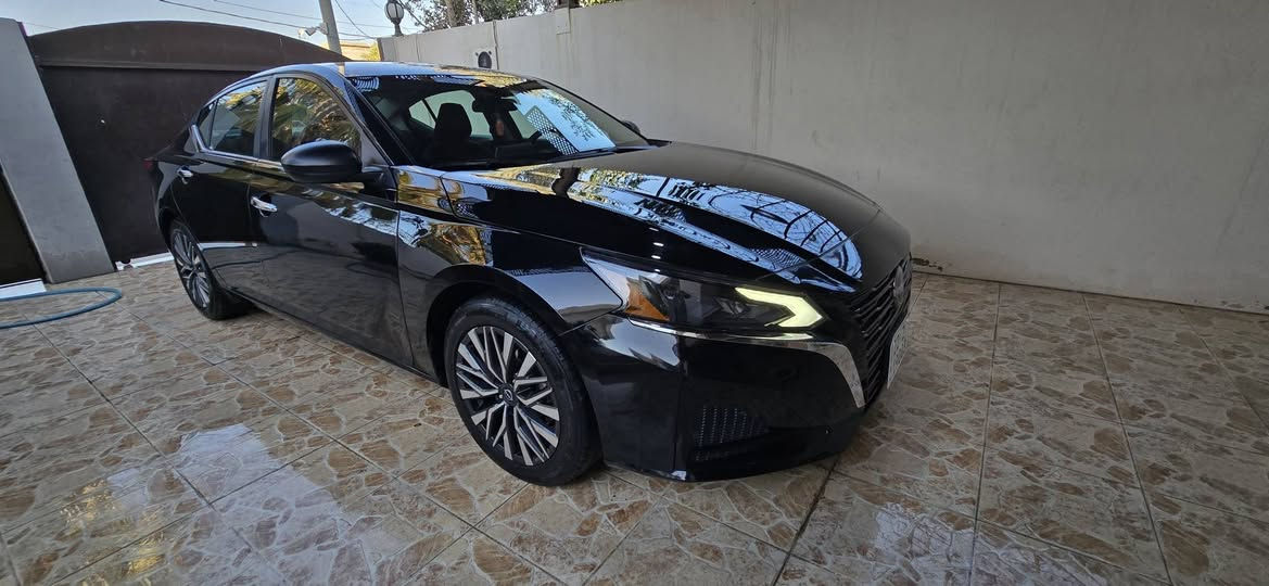 نيسان التيما 2025 sv قطعتين صبخ باب السكن و چاملخ بدون دواخل الضرر خفيف جدا كما موضح بالصورة ماشية 14000 مايل سيارة مرقمة وجاهزة *********** كركوك, العراق
