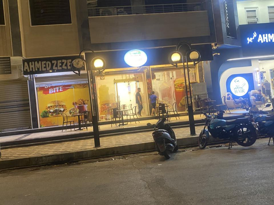 مطعم للبيع مع كافه تفاصيله الموقع شارع فلسطين مقابيل المنتزهات       لاستفسار *********** 
‭0771 527 4864‬
