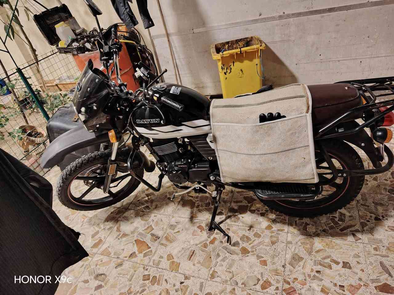 السلام عليكم
للبيع دايوان 23 شهر 12 طالعه من المعرض 2025 جديده محرك ٢٠٠ زيرو رقم بغداد باسم الصقر الاحمر
دبل سويج سجينه  +تشغيل عن بعد
مكاني كربلاء السعر ٢/٣٠٠  ملونين و٣٠٠
ترهم مراوس 
***********
***********
