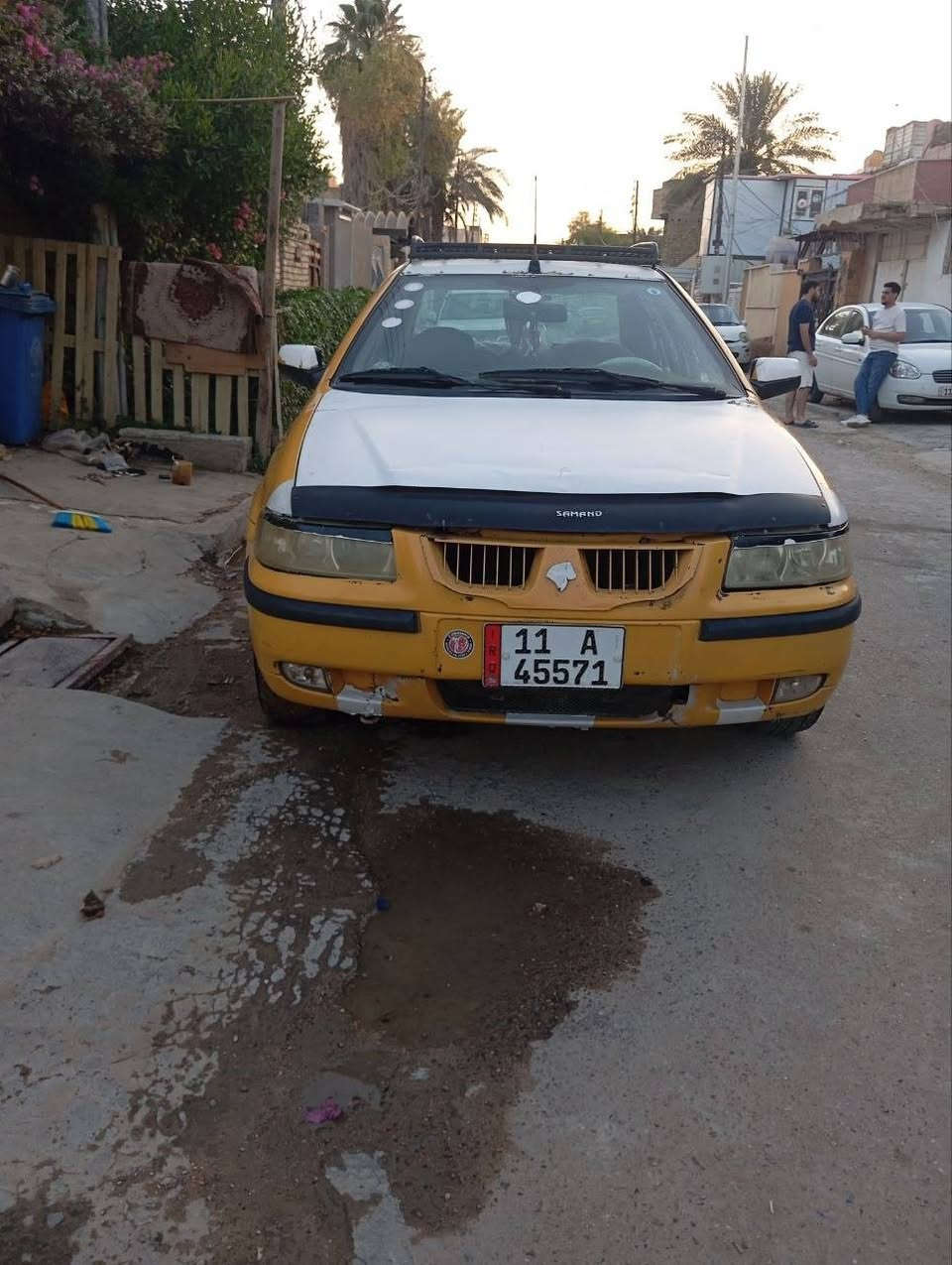 السلام عليكم 
سياره سمند 2011
تحويل بااسمي والهيئة مصفره.. رقم انكليزي وسنويه جديده

. تبريد شغال كمريسر جديد 
راديتر جديد ...داينمو جديد.      باتري جديد

المحرك بي خيط تبخير..  ضربتهه جاملغ واتلث اصابع بل باب من جهته السائق  وبيهه خياس بل دوسه 

السعر30 ورقه
المكان بغداد الدوره. ***********
