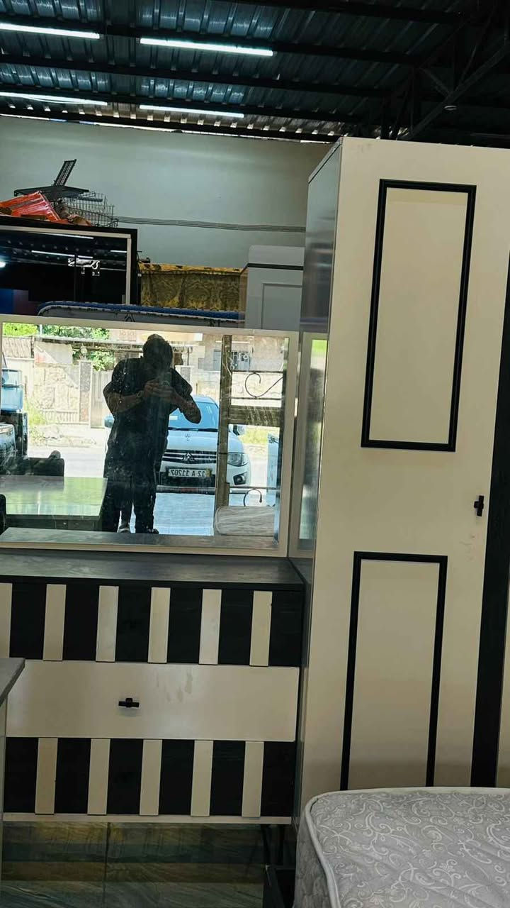 غرفة نوم سريرين ماركة نظيفة حدا تتكون من 5قطع مع دواشك طبية 2🌹🌹🌹🌹

السعر، 450الف 🔥🔥🔥
موصل الجانب الايسر /حي المثنى 
🌿🌿🌿🌿🌿🌿🌿
الشارع المقابل لمنتزه المثنى
✅شارع عمارة النخيل 
✅وماكس جيم 
✅وازياء النمور 
***********❤❤❤❤❤
داخل الفرع بالنزول قرب كراج  غسل السيارات   

(منزلي) لبيع الاثاث المستعمل 
متواجدون من الساعة ال 1ظهرا الى 8مساءا https://maps.app.goo.gl/BFTrpaanCHgXHP4H6?g_st=afm موصل, نينوى

