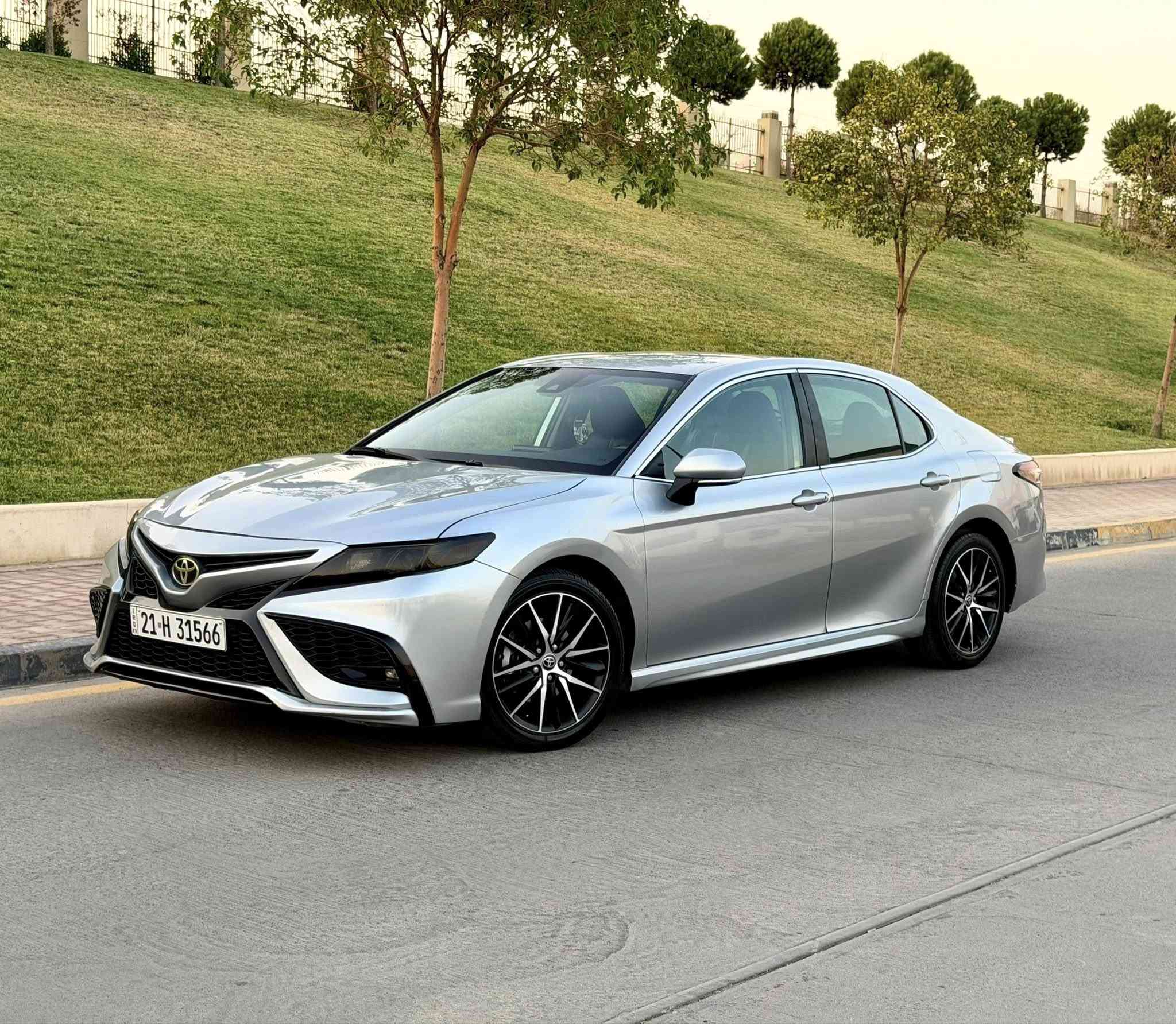 كامري 2022 SE
بيها صبغ فقط البونيد شرط فحص قطره دواخل مابيها

 الباقي مكفولا 

سيارة باسمي تسجيل اول مره ايد وحده

***********
