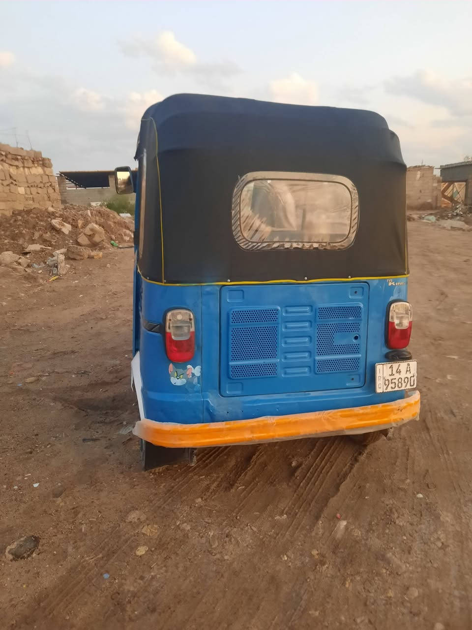 22مكينه مجفته بيها ضربه وره بارد تكتك نضيفه حلوه مكاني بصره كرمت علي ابصخير سعر ٦٥٠٠ بيها مجال قليل
***********
