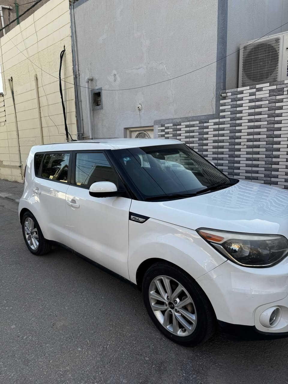 صول 2018 

سيارة جديده بمعنى الكلمة..حادثه جاملغ خلفي وباب خلفي بدون دواخل شرط 

محرك 2000 شرط ما مفتوح لا تبخير لا تنقيص 
كير مكفول .

ماشية 60 حقيقي 

حداديه جديده ..دبلات ..تايرات جدد ..سياره صافيه ع اخر حبايه ..

دواخل جديده شرط .

رقم بغداد انكليزي جديد ..
بأسمي مداور ثاني يوم .

مكاني نجف حي السلام 

السعر 137 وبيه مجال 

***********
