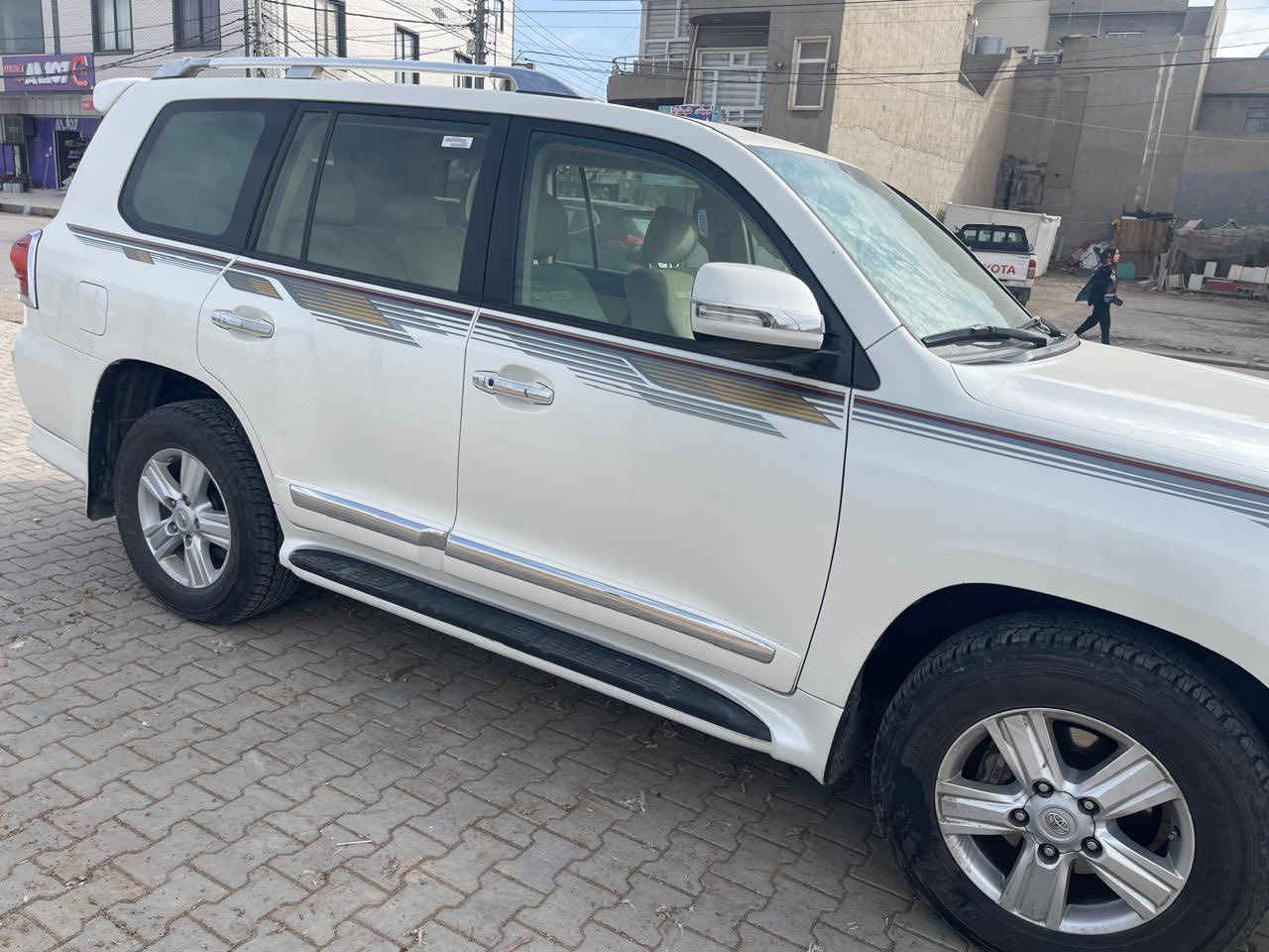 🚗 للبيع: تويوتا لاندكروزر GXR 2014 - V8 (خليجي) 🚗
🔹 المحرك: 8 سلندر 4.6 لتر
🔹 ناقل الحركة: أوتوماتيك
🔹 الوقود: بنزين
🔹 وارد خليجي
🔹 الممشى: 214,000 كم
🔹 رقم: أربيل
🔹 الحالة: كلين تايتل (السونار مرفق مع الصور)

✨ المواصفات:
✔️ كاميرا أمامية 
✔️ حساسات أمامية وخلفية
✔️ نظام التحكم على المنحدرات
✔️ فتحة سقف
✔️ تشغيل بصمة
✔️ مثبت سرعة
✔️ شاشة عرض
✔️ مقعد كهربائي
✔️ مصابيح زينون
✔️ تشغيل عن بعد
✔️ صندوق تبريد
✔️ إغلاق أبواب ناعم

💰 السعر: 42,500 دولار (قابل للتفاوض)
📍 الموقع: كركوك

📩 للاستفسار يرجى التواصل على الخاص


**إذا كنت صاحب هذا الإعلان وتريد حذفه لأي سبب، رجاءا أرسل رسالة إلى الدعم الفني**