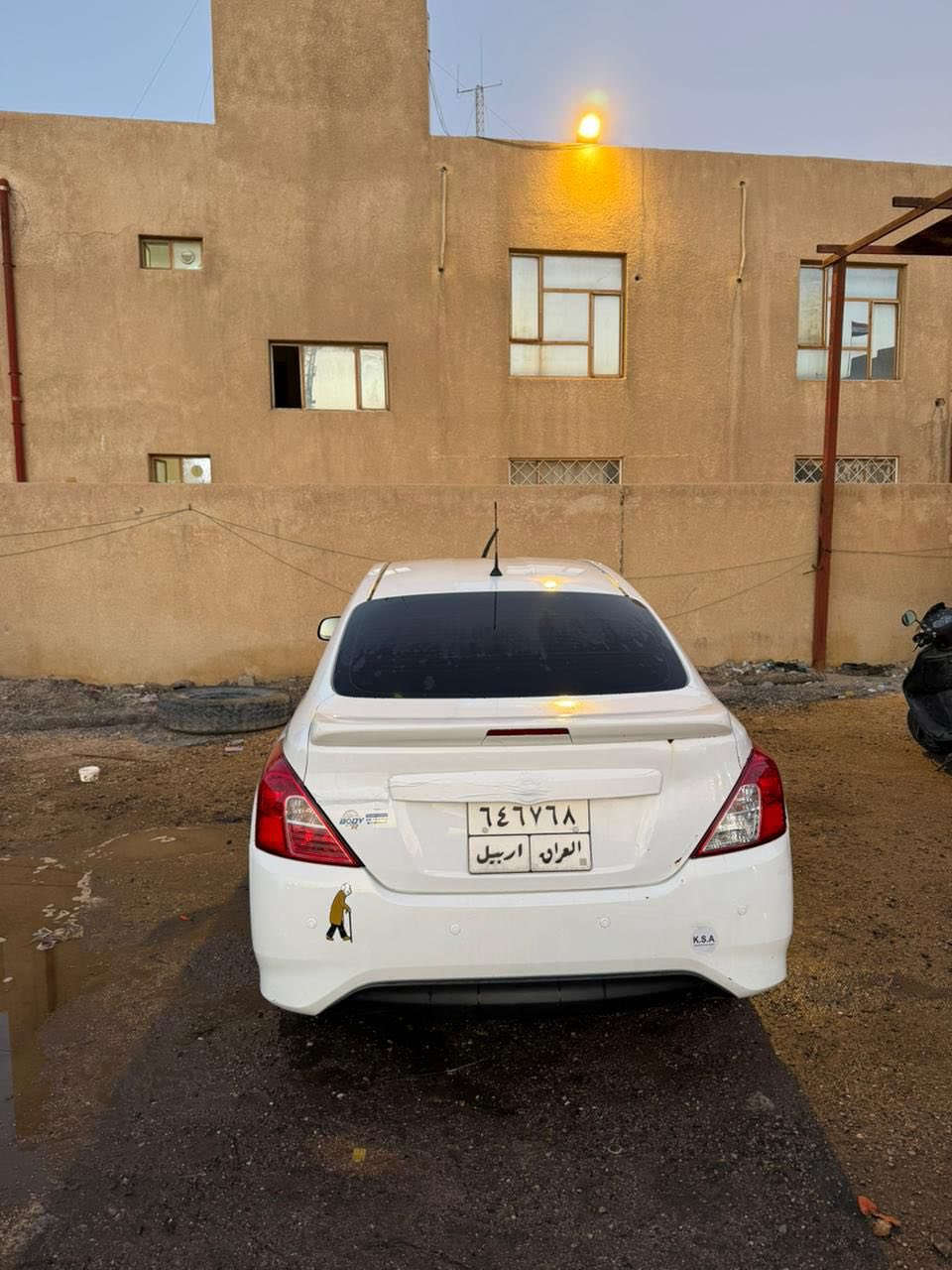 سلام عليكم نيسان سني هندي
مديل 21 
سيارة ماشية ٩٧
بيها فقط بارد وبي دي ار بلصندوك 
سعر ١٠٣ وبيها مجال قليل 
عنوان البصرة 
رقم الهاتف ***********
