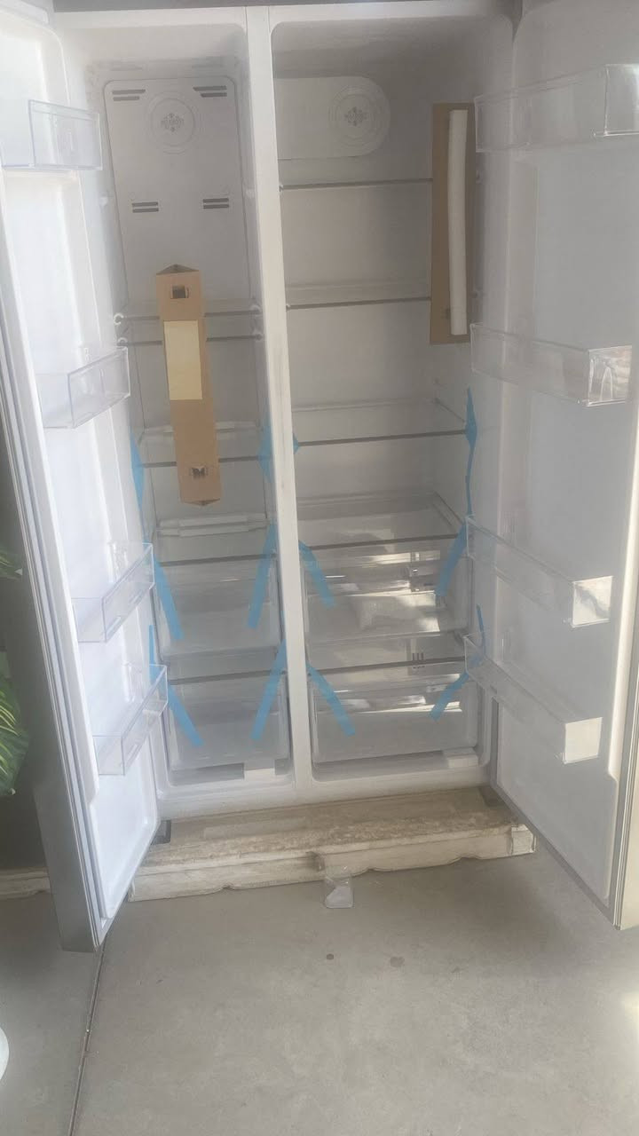 البيع مستعجل جديدة ما مستخدمة ابد ثلاجة ومجمدة ***********
