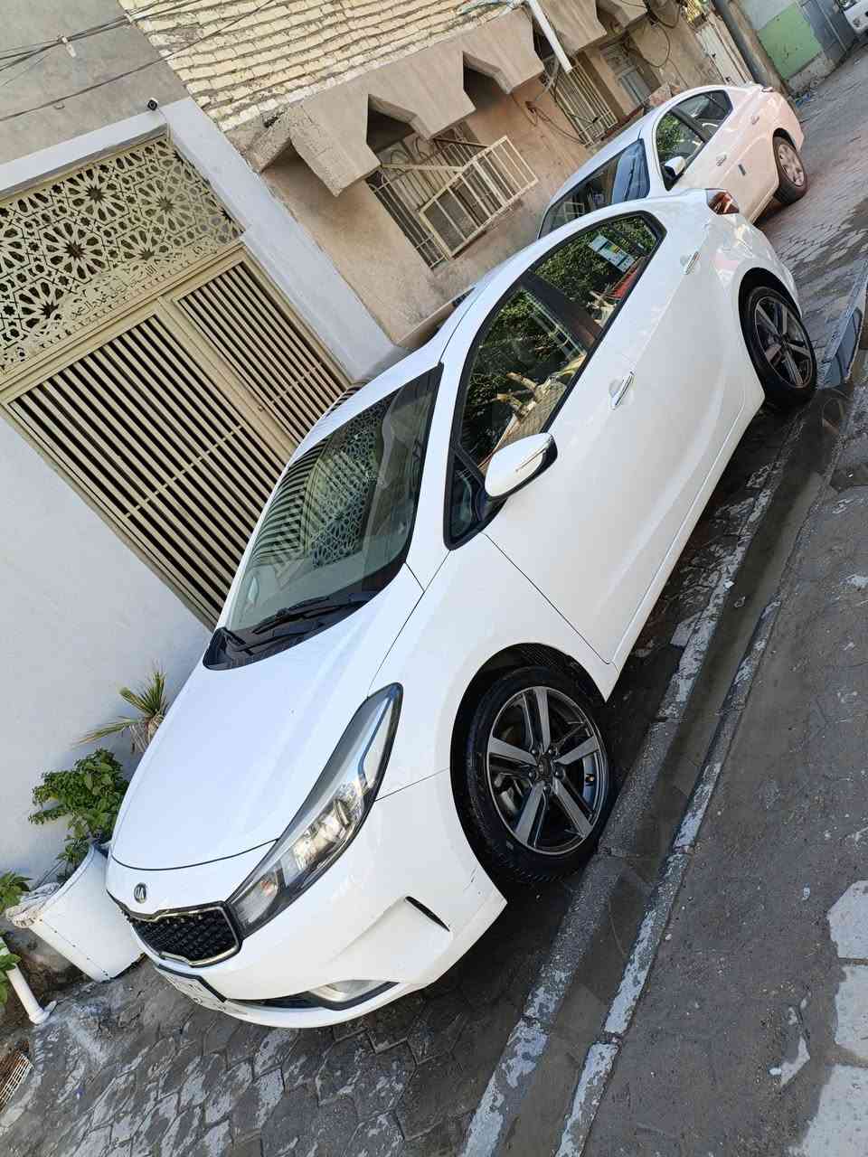 للبيع سيراتو 2018 مكفوله بيها باب واحد فقط وتكحيلات بسيطه من شخط او ثنين فول نضافه مثل ما موضح ويل رياضي فتحه كامره سعر 147 وبيها مجال مكاني النجف الاشرف حي السعد 
‏‪0782 670 0800‬‏
